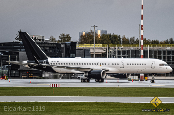 Boeing 757-256